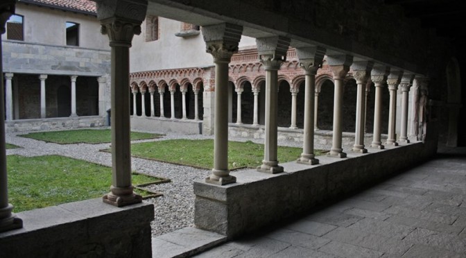 Chiostro-di-Voltorre-è-stato-ricostruito-dopo-un-pauroso-incendio-672x372
